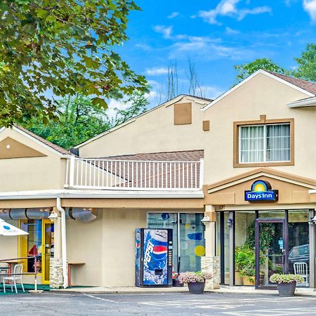 Days Inn By Wyndham Ridgefield Екстериор снимка