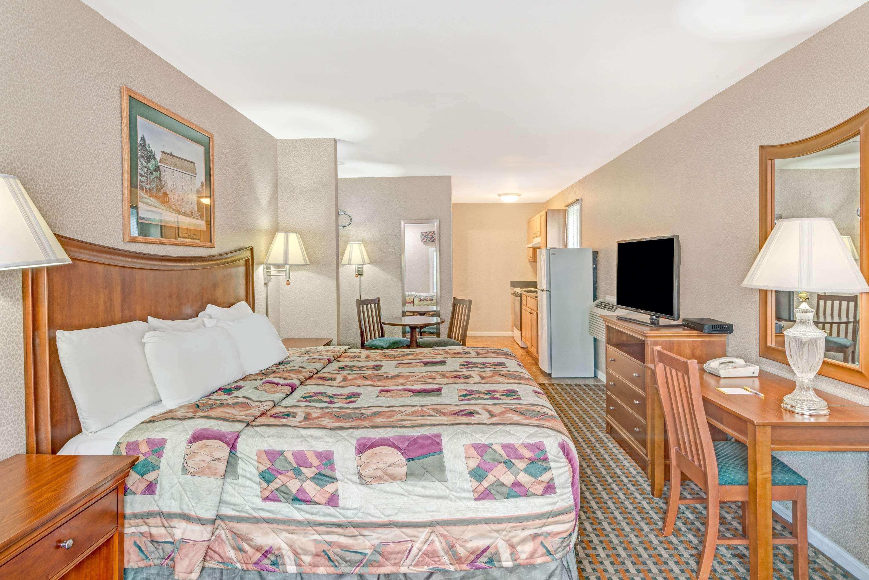 Days Inn By Wyndham Ridgefield Екстериор снимка