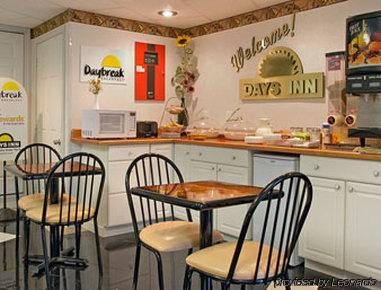 Days Inn By Wyndham Ridgefield Ресторант снимка