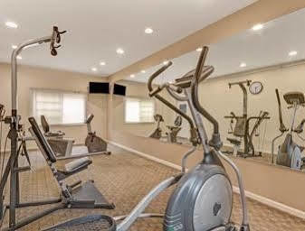 Days Inn By Wyndham Ridgefield Екстериор снимка